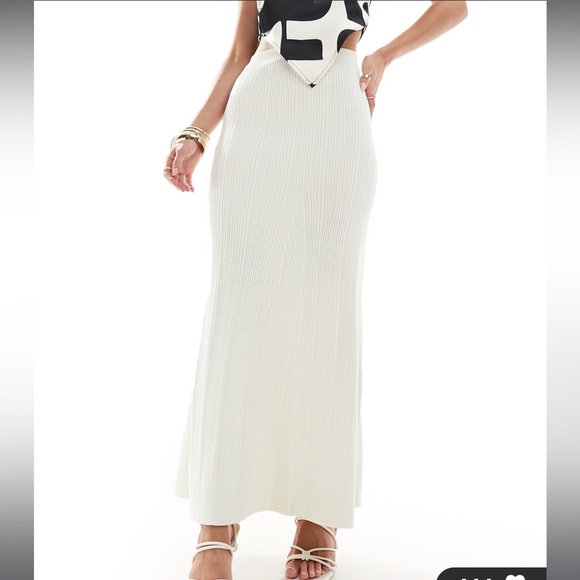 4th & Reckless Petite knit ribbed fishtail maxi skirt in cream - Picture 2 of 5